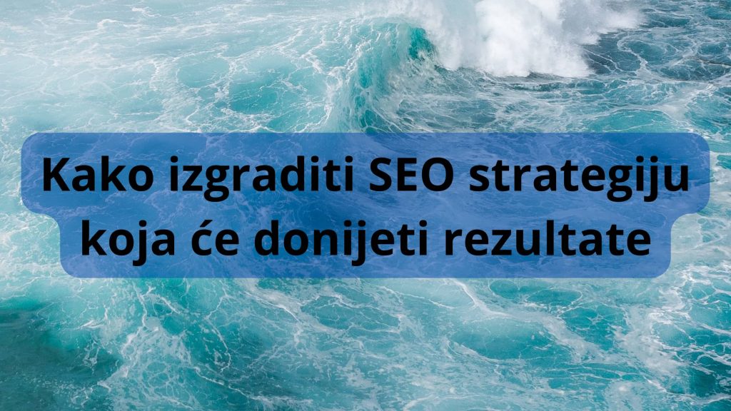 svijetlo-plavo-valovito-more-sa-tekstom-kako-izgraditi-seo-strategiju-koja-ce-donijeti-rezultate